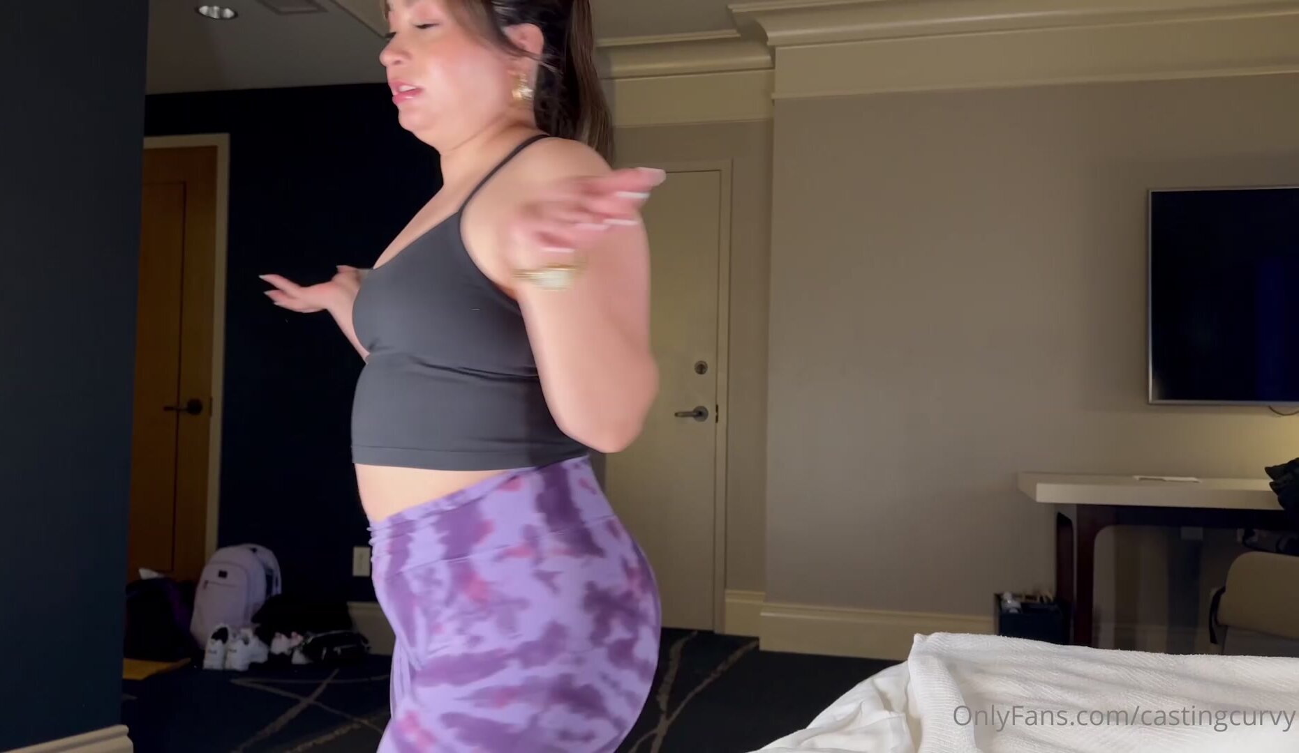 CastingCurvy - Venussunshinevip Helping Bros Gf Choose Outfit