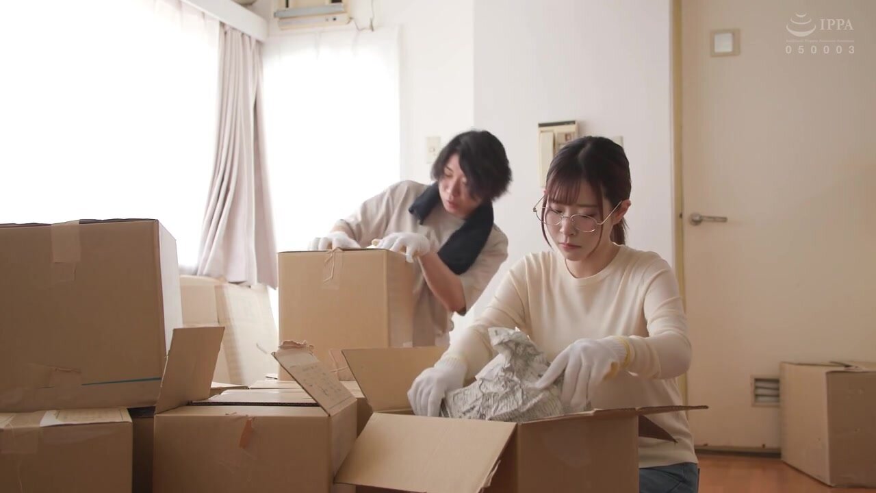 REAL-946 Parasitic Swapping flowers: A newlywed couple with zero sense of chastity moves in next door and gets trained, distorting their sexual habits...