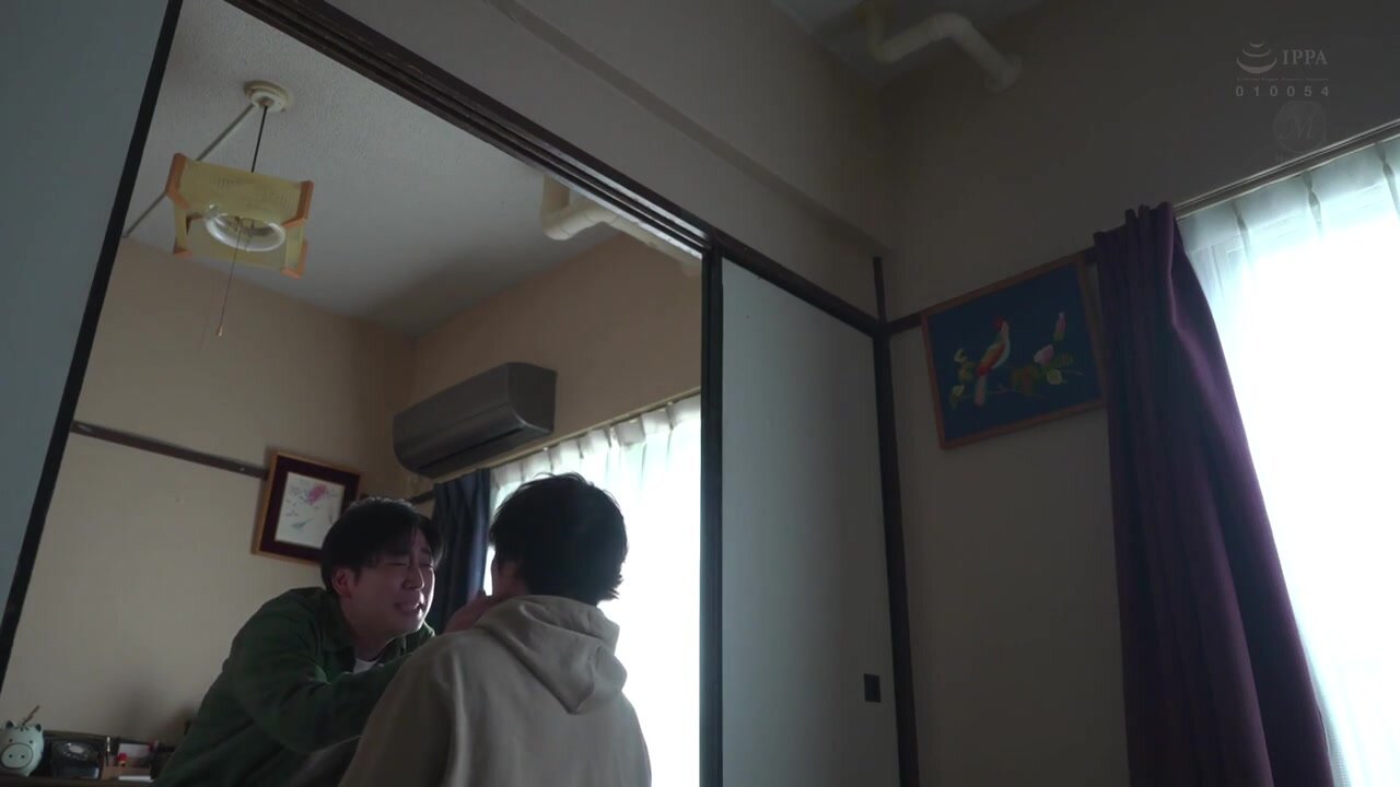 ROE-411 "If you ever feel horny, come see me..." I'm a virgin, and the woman I asked to take my virginity at a married woman's soapland was none other than my friend's mother, Ruka! The otherworldly pleasure made me cum inside her, no matter where I was! 