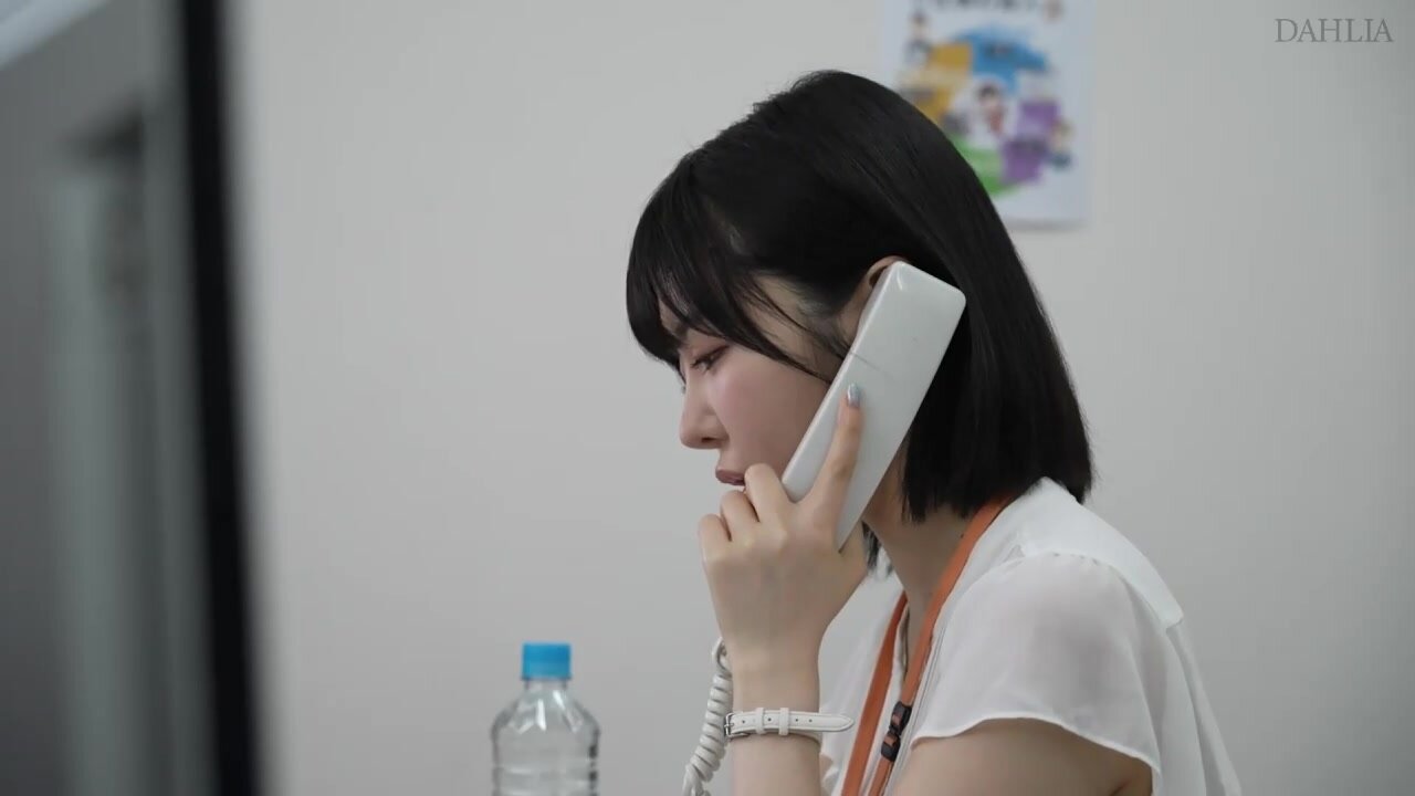 DLDSS-441 Zenba Mami, the number one resignation agent, is flowers by a black company and ends up crying, pissing herself, and begging for a dick with tears in her eyes.