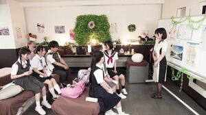 HUNTC-468 "What!? I got an erection here?" I went to a beauty salon for a work experience, but there were only innocent girls and I was the only man! During the beauty experience, I was touching the girls' bodies with just a towel! The girls were also onl