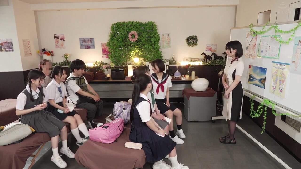 HUNTC-468 "What!? I got an erection here?" I went to a beauty salon for a work experience, but there were only innocent girls and I was the only man! During the beauty experience, I was touching the girls' bodies with just a towel! The girls were also onl