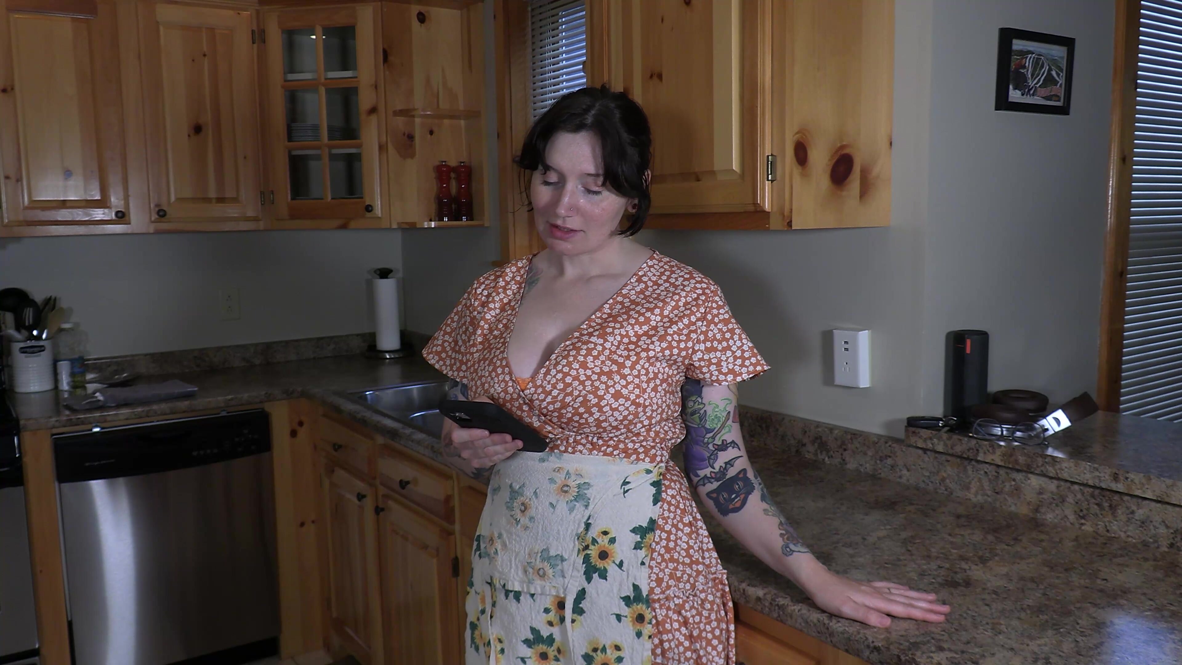 Bettie Bondage - Step-Mommy Holds the Moan