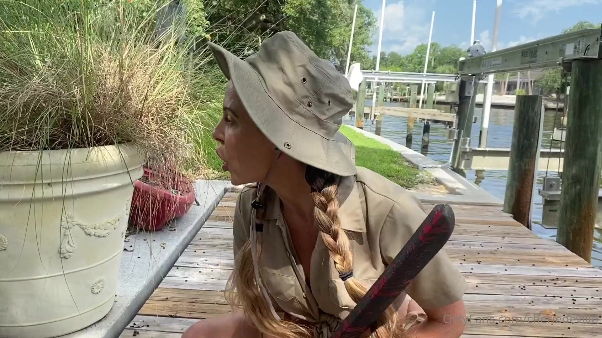 Cherie&Dani - Crocodile hunt