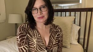 Bettie Bondage - Step-Mom Has a Fansite