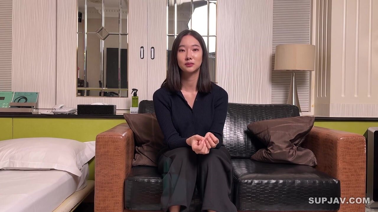 [Exposed] A Proud And Intelligent College Girl Who Looks Down On Men. Inserting A Speculum Into Her Vaginal Cum Shot, She Is In Tears After Her Vagina Is Photographed.