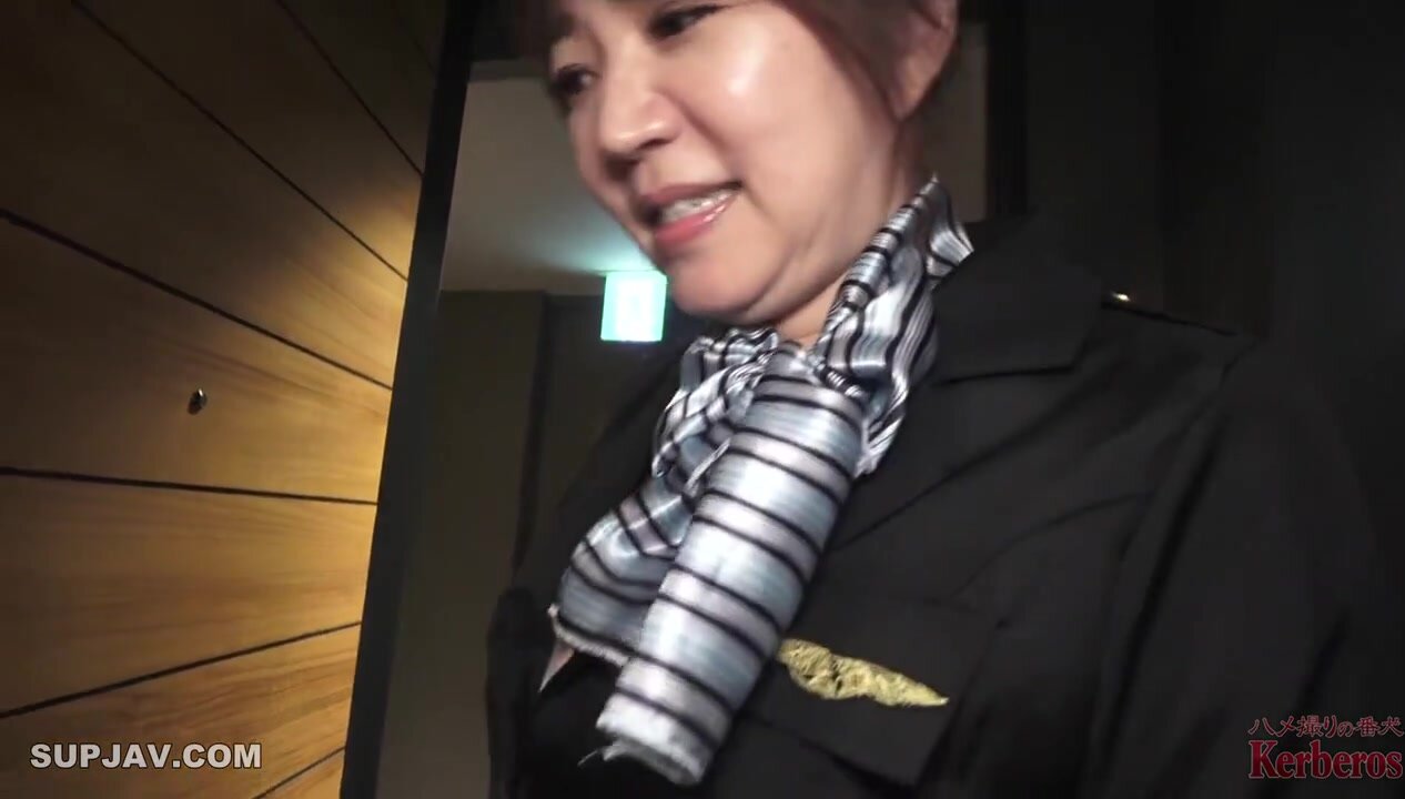 [Uncensored X Personal Shooting] She Came To Have Sex Before The Flight Dressed As A Stewardess. This Beautiful Married Woman Who Doesn't Look Like She's In Her 50s Is Too Sexy! The Service Of This Super Erotic CA Is Amazing.
