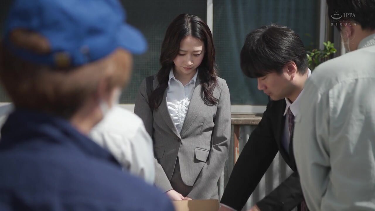 JUR-470 Female boss shakes in shame on business trip with creampie train molester Kana Mito