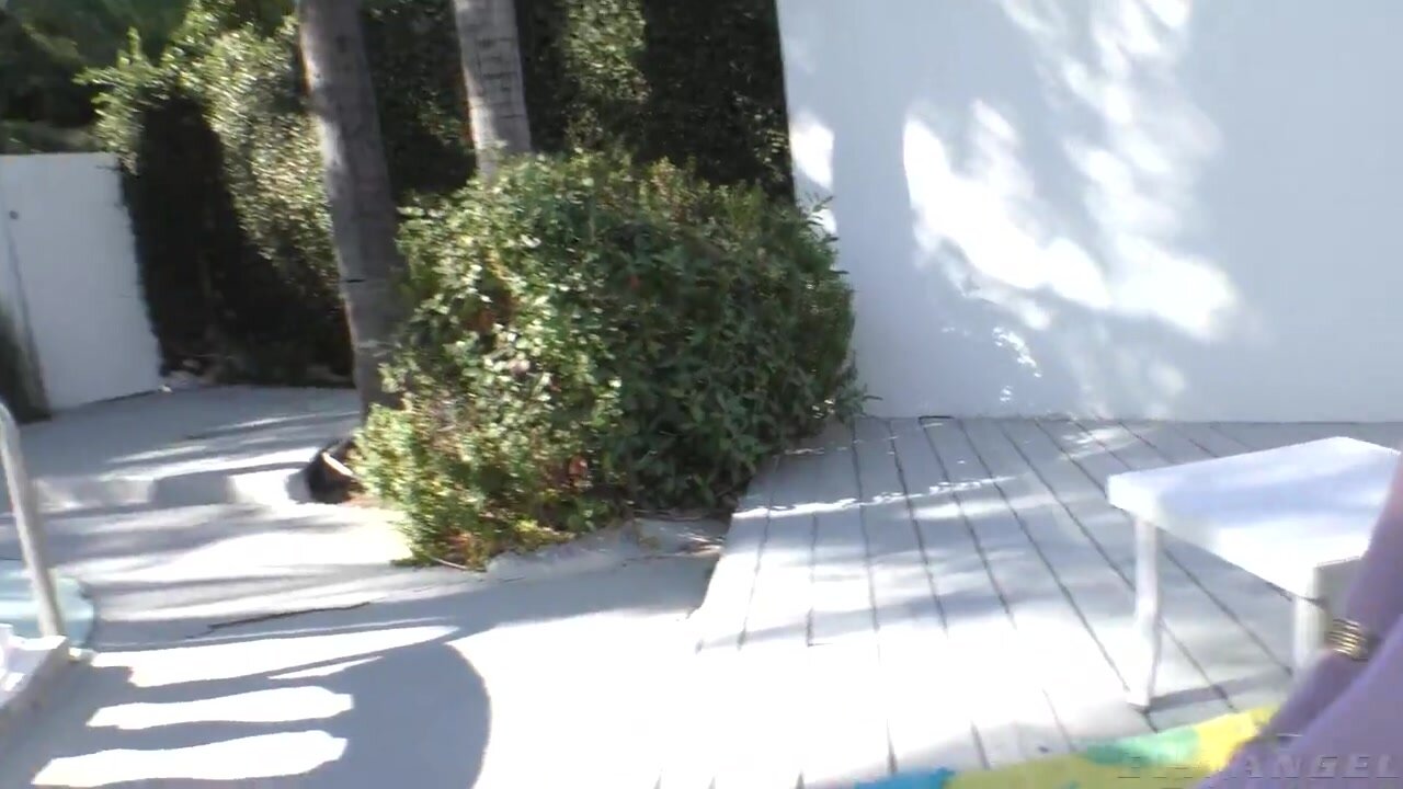 TS-On-TS: Jessica Fox Fucks Emma Rose! in HD