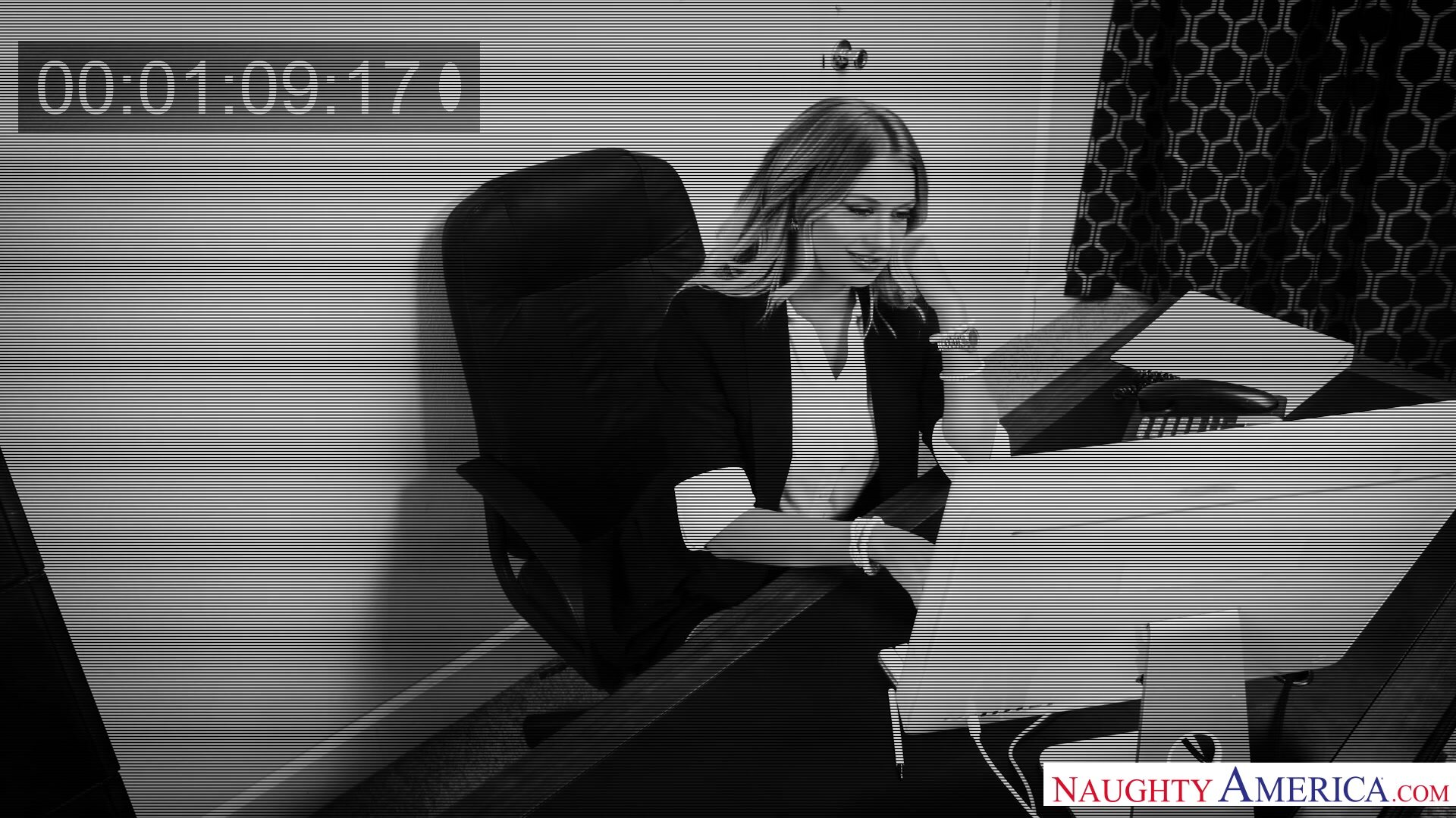 Employee Natalia Starr fucking in the chair with her petite