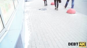 Debt4k E08 Roxy Lips