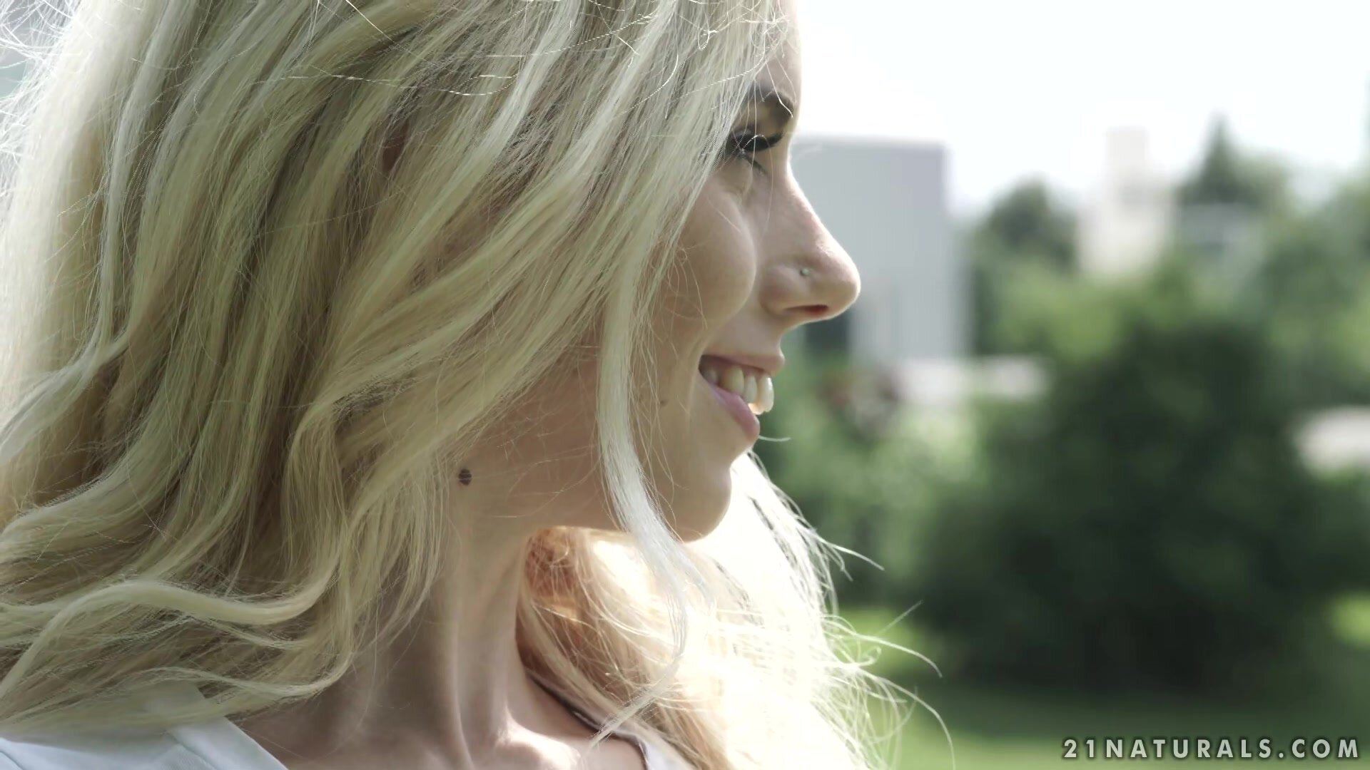 21 Sextury - 21 Naturals - Laying in the Grass - Nesty