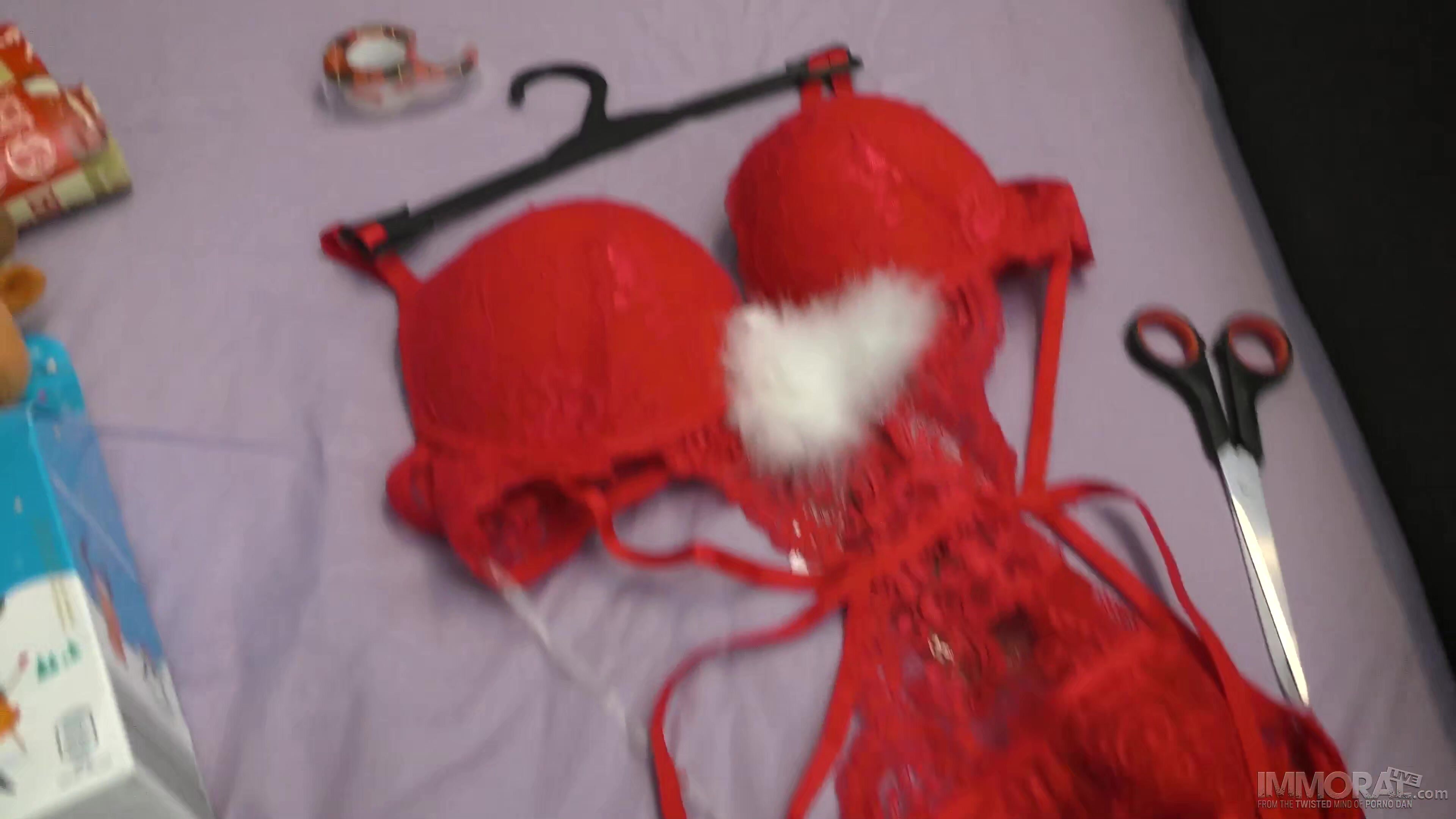 Immoral Live - Stepmom Teaches Her Son the Real Meaning of Valentine's Day - Nesty