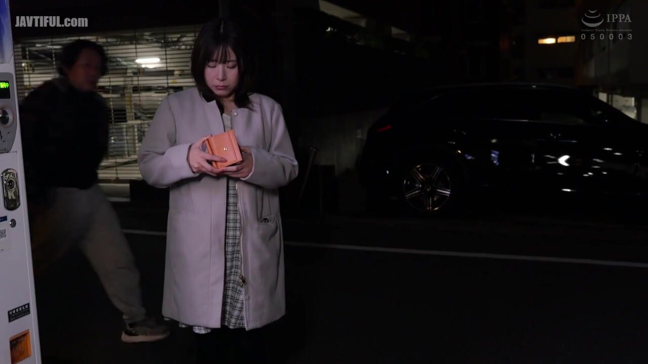 SCOP-887 A girl is broke on her way home from a cosplay event bu