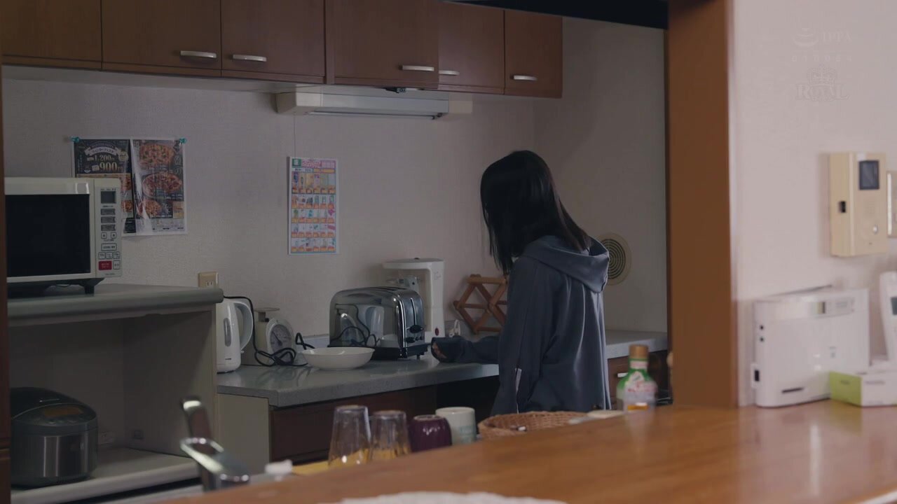 ROYD-271 My sister is plain and modest, but when she takes off her glasses, she turns out to be a stunning beauty, and when I couldn't resist, she started with a dry hump and then inserted it raw, giving me my first creampie. Yuki Koiro