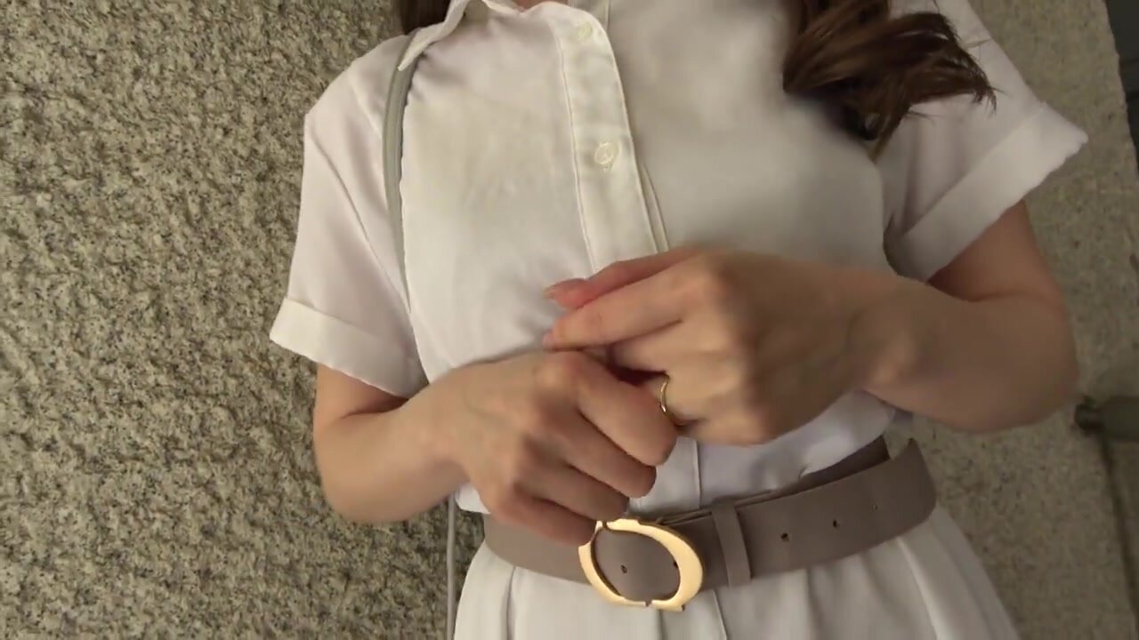 KNMB-111 Half-in, half-out, full-fledged wife, 35-year-old E-cup wife, Yuri