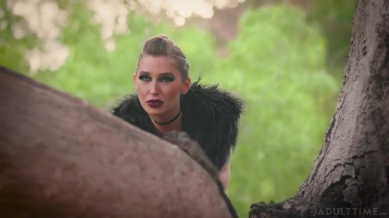 Chanel Santini, Kleio Valentine - Chanel and The Wolf