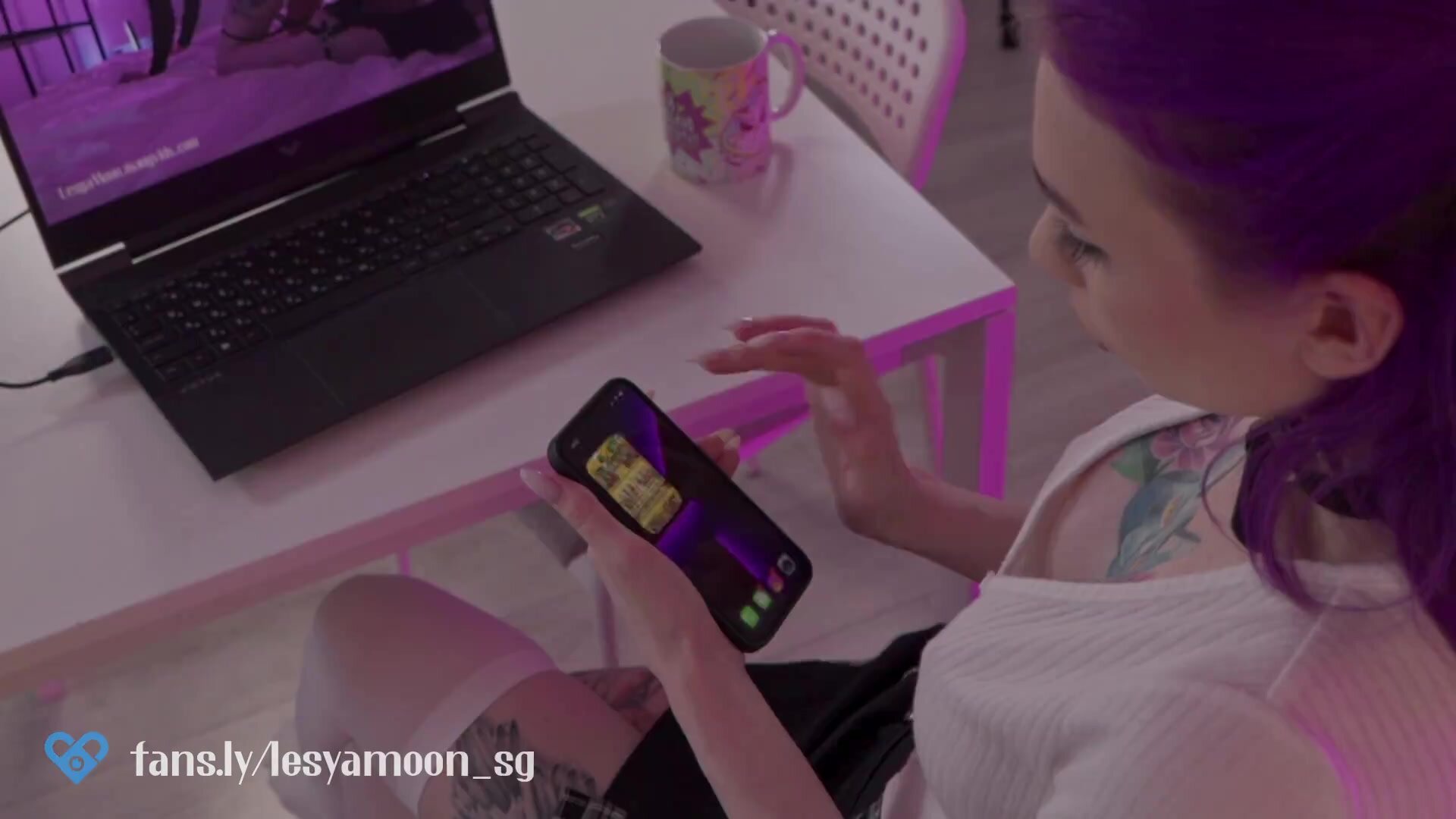 Lesya Moon - Hottie wants pizza with a big banana. Dirty slobbery blowjob and hard sex with a delivery guy.