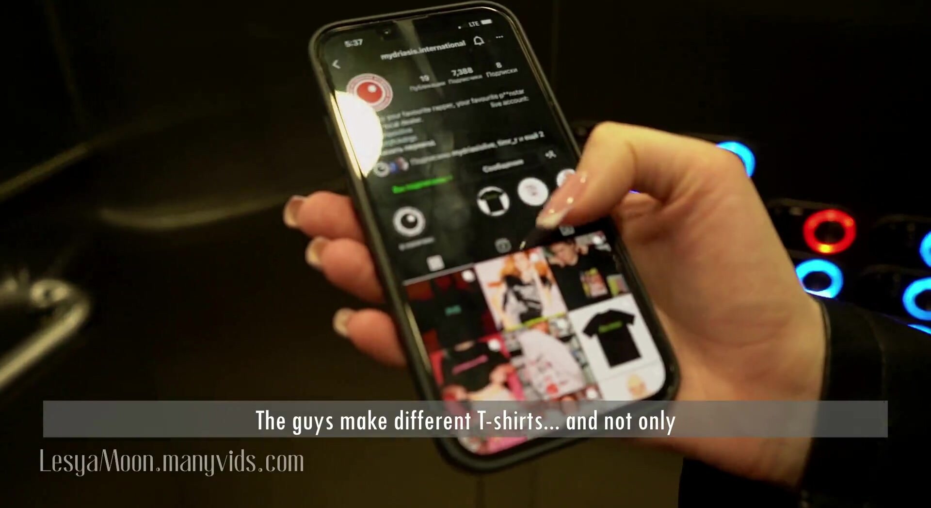 Lesya Moon - I met a hot bitch in a MYDRIASIS T-shirt in the elevator