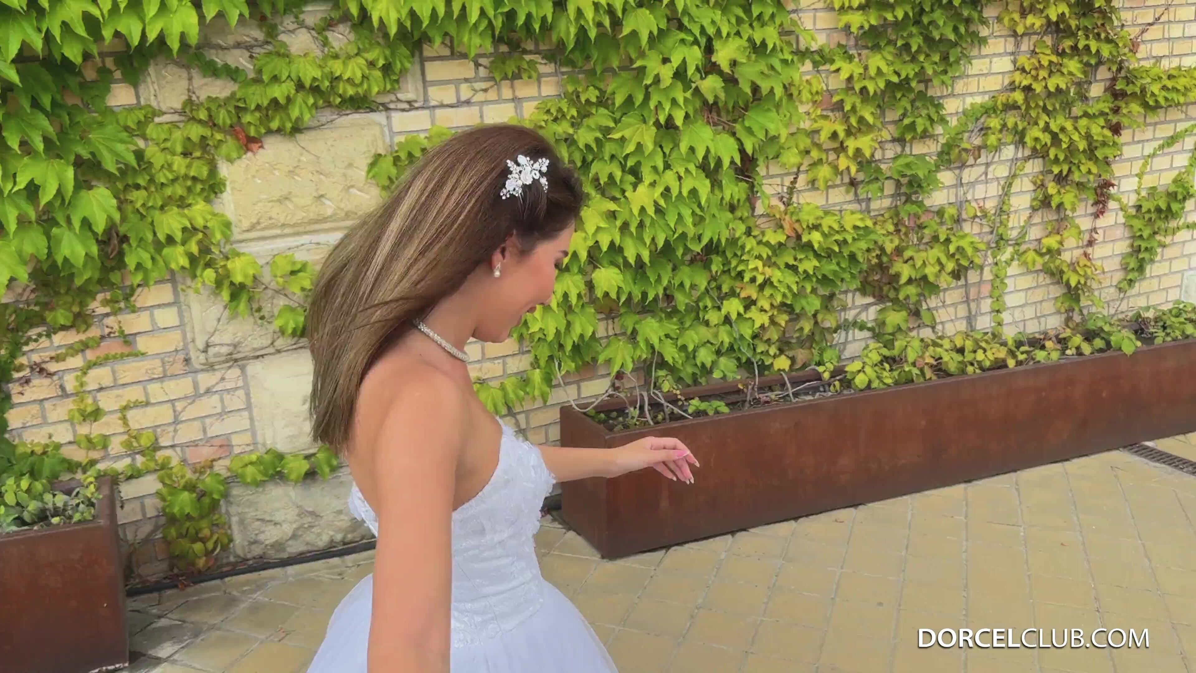 Layla Scarlett - Uninhibited wedding night in 4K