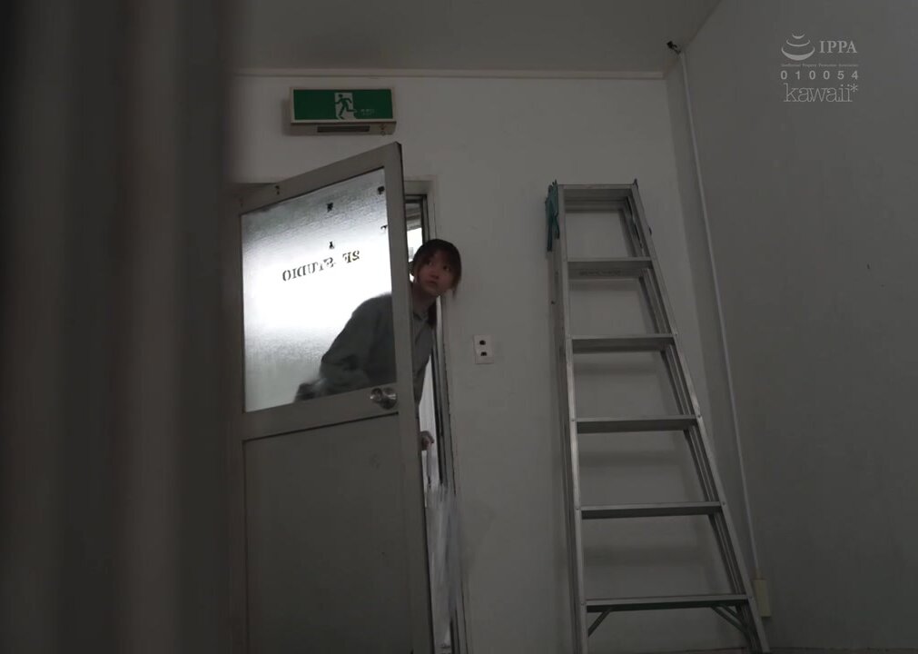 CAWD-888 This shy heroine gets a messy bukkake. Nagisa Tanimura