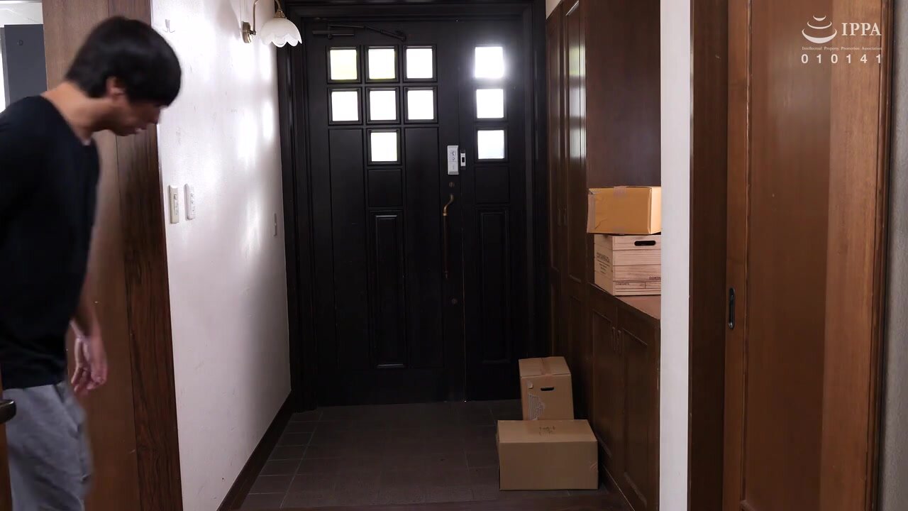 VEC-740 I'm joining the neighborhood association, so let me do it to your wife. I counter the persistent solicitation and fight off the raw sex. Shizuka