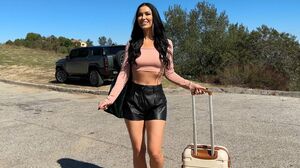 Venus Valencia - Venus Valencia Meets Her New Roommate, Porn Dude