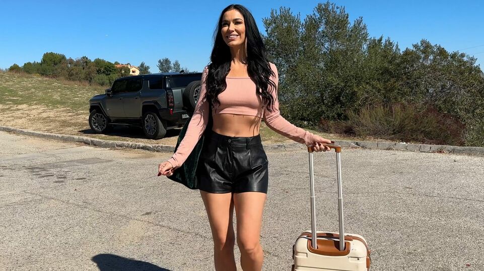 Venus Valencia - Venus Valencia Meets Her New Roommate, Porn Dude