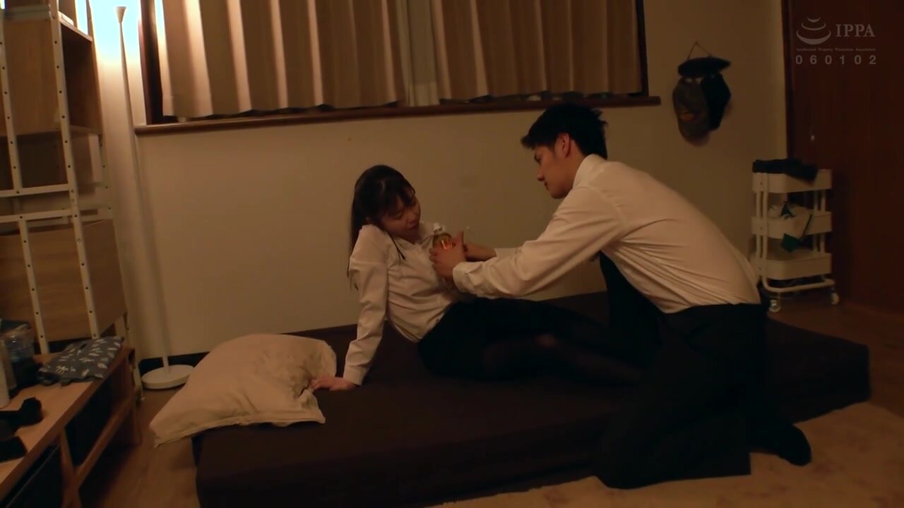 DVRT-064 I brought home a colleague who had passed out at a company drinking party and had drunk sex with her. She thought of me as her boyfriend, so we had as much passionate French kissing as we wanted and even agreed to have raw sex! We sobered up duri