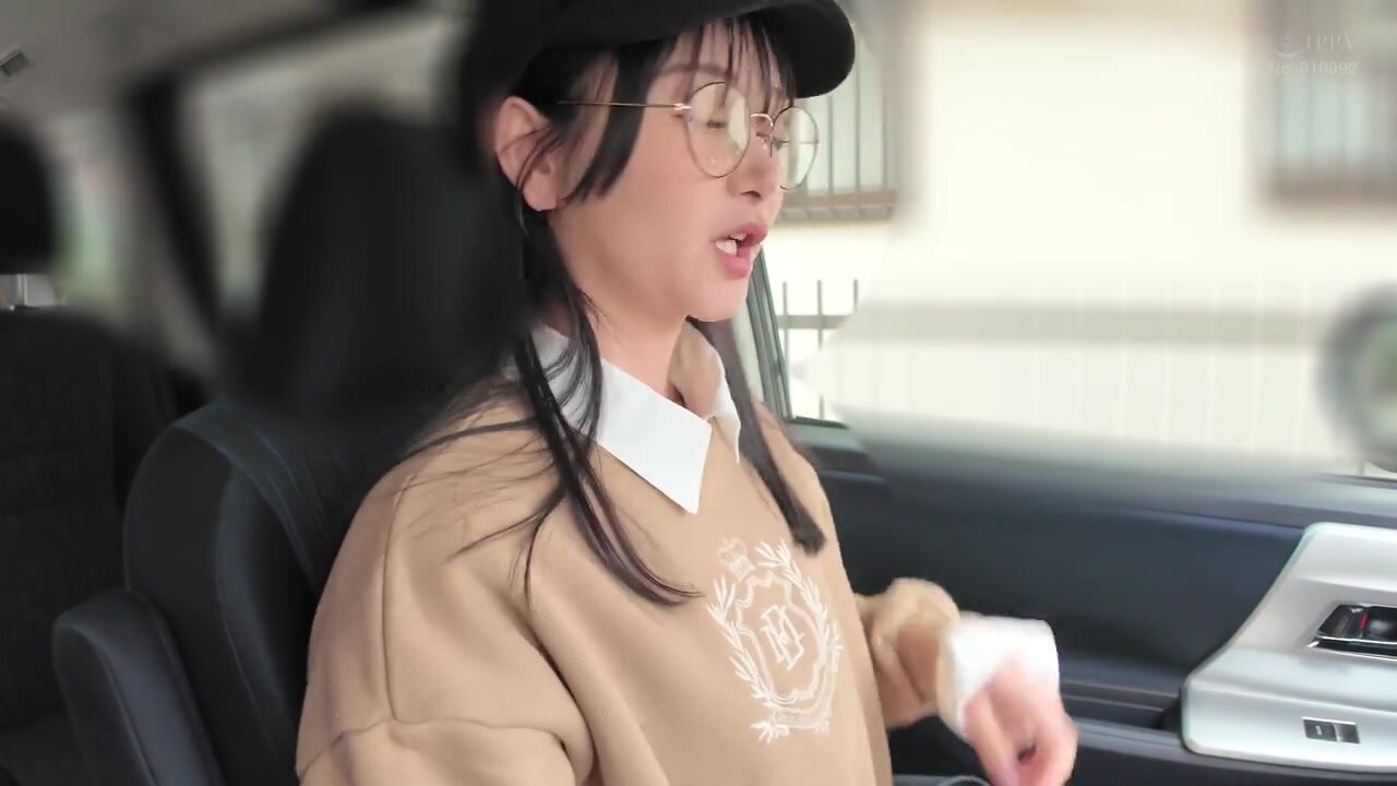 JERA-011 Shizuka, a quiet science major at work, suddenly invites me out on a date to a love hotel...She was eager to do it from the start, and with her devilish smile, she asked me to ejaculate and cum inside her multiple times.