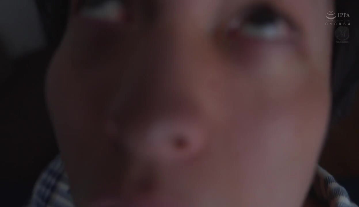 JUR-524 Carried away by her sweet whispers, I became addicted to sex with married women, staying at home until I ended up repeating a year at university... Yuuka Niizuma