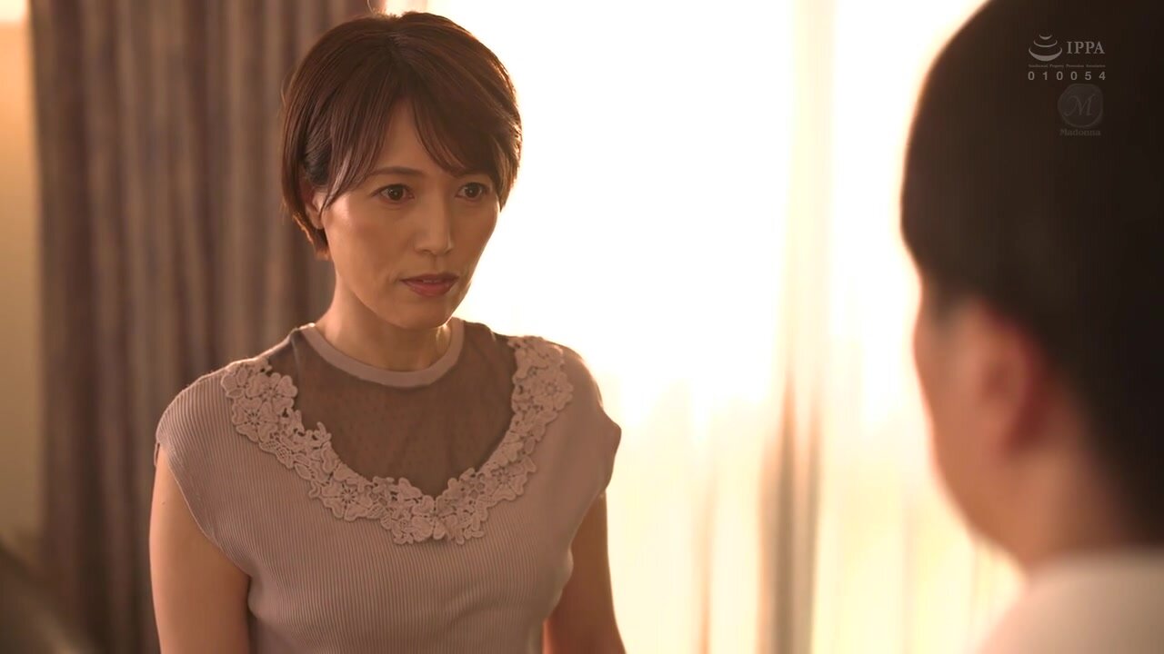 ROE-421 "Marry me when you grow up," the boy who said this to me showed up as my daughter's fiance... The night he announced their marriage, I found myself engrossed in his grown-up body. Hoshi Fuyuka