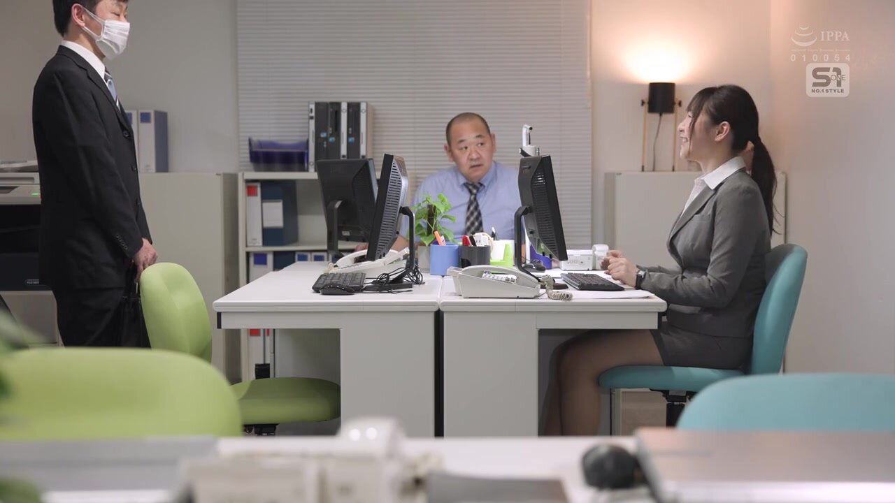 SONE-934 Her big cleavage and her nipples showing through her loose camisole made me lose my mind. The last train had already passed, so I was invited to my subordinate's house for a night of defenseless temptation NTR Minamizawa Umika