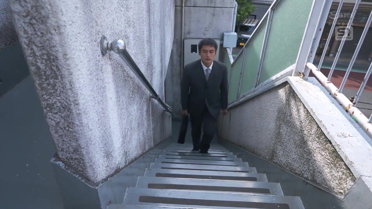 SONE-979 The innocent and lovely college girl I pass by in the hallway every day is actually a horny girl who's been soaked in a lot of aphrodisiacs - Mitsuha Asuha