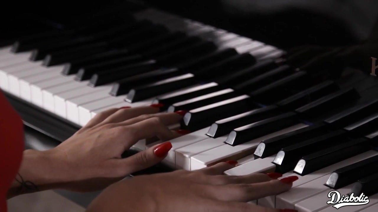 Victoria Voxx - Dark Haired Cock Rider on Couch