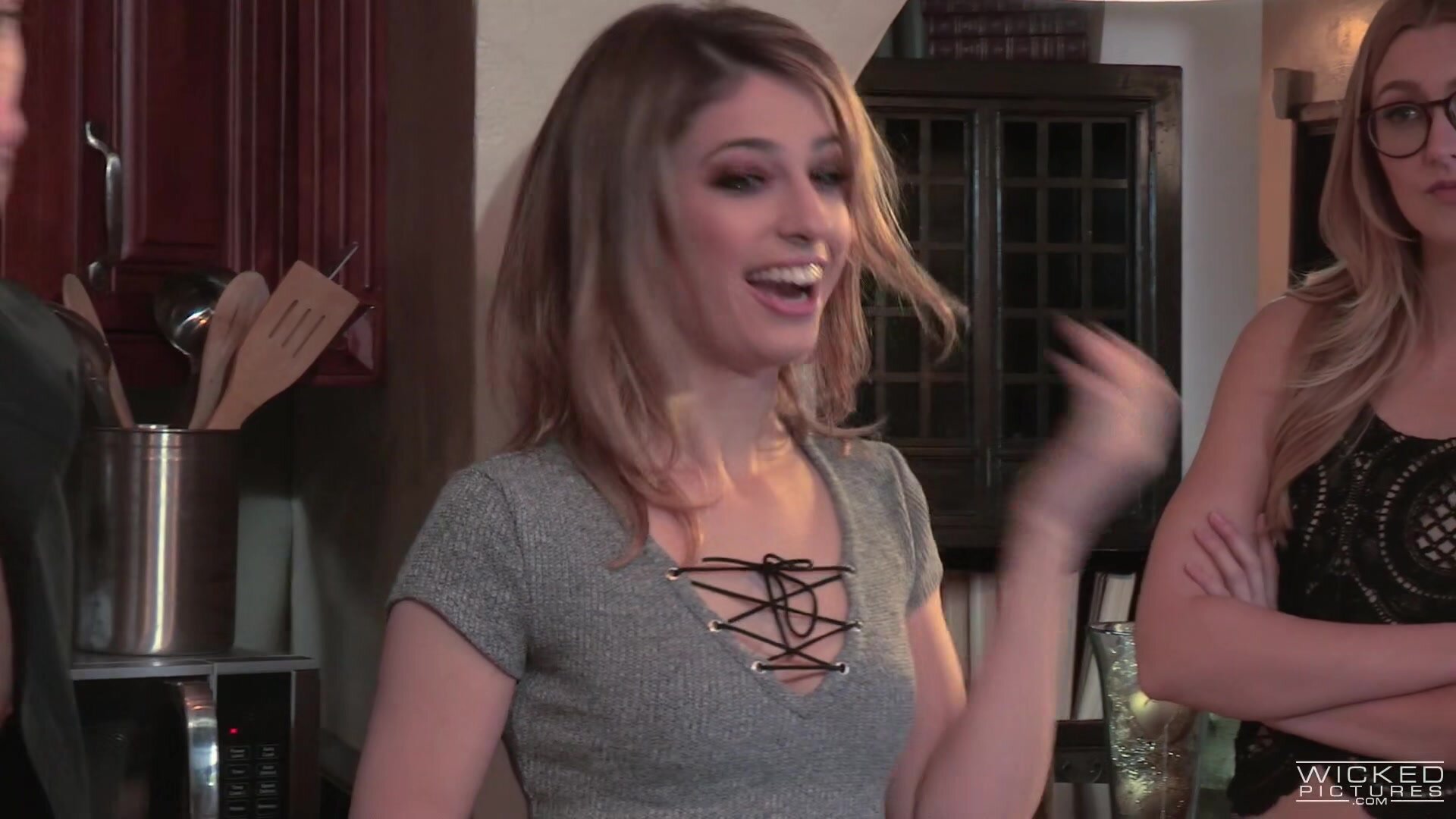 Alexa Grace, Elsa Jean - My Brothers Girlfriend S5