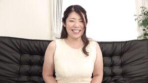 GOJU-302 Fresh semen sticks to the face! An amateur wife who came to watch a masturbation man gets a sudden facial!