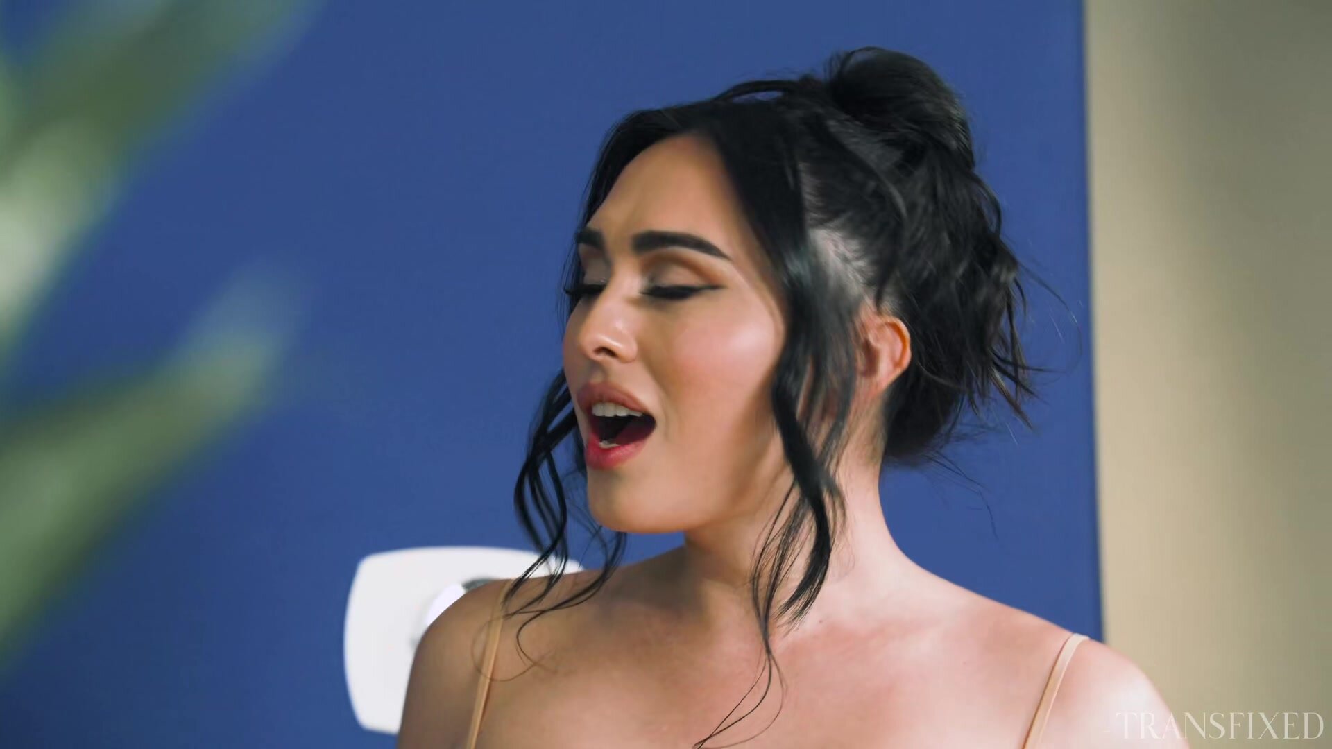 Ember Snow, Ember Fiera - A Dress To Impress [HD Porn]