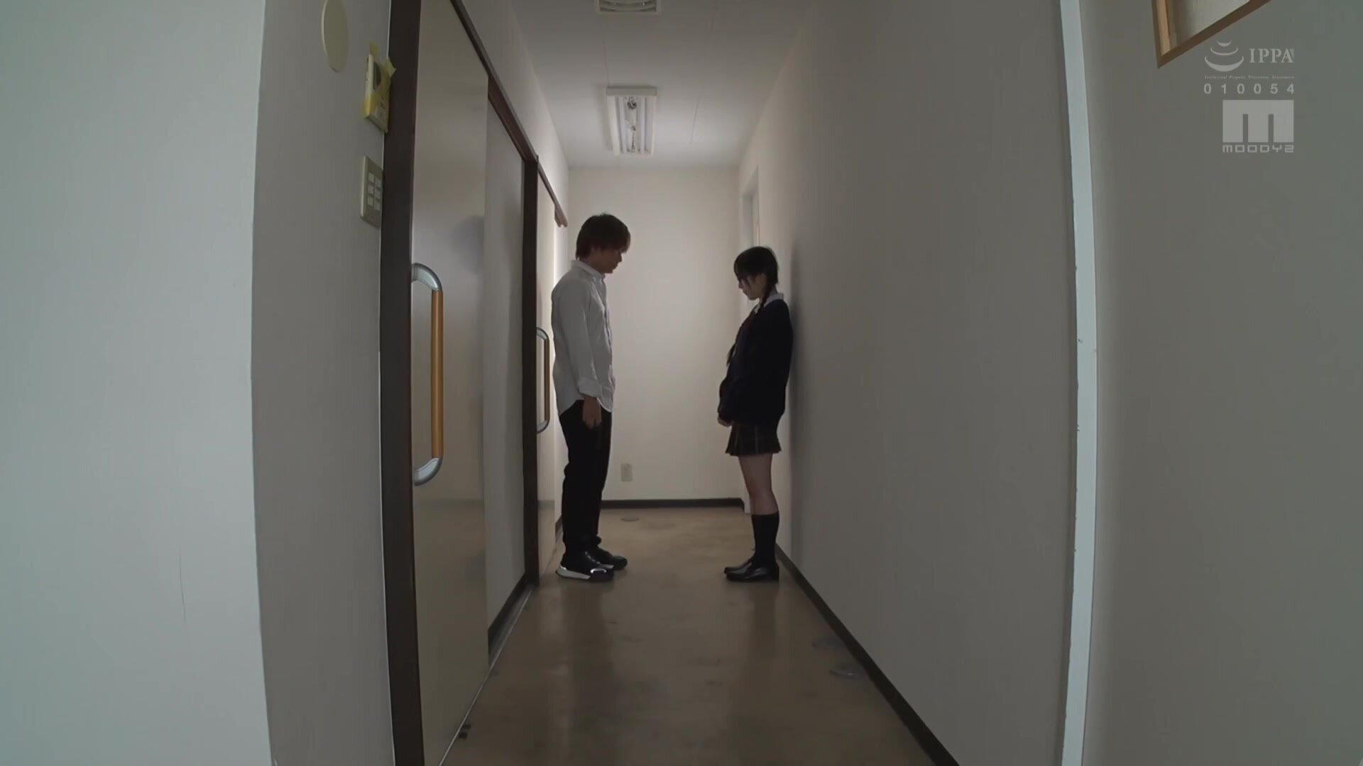 MIDE-817 I Got A Girlfriend For The First Time, But... The Elder Sister Type Who Lives Next Door Feasted On Me And I Became A Deflowered Cherry Boy Minami Hatsukawa