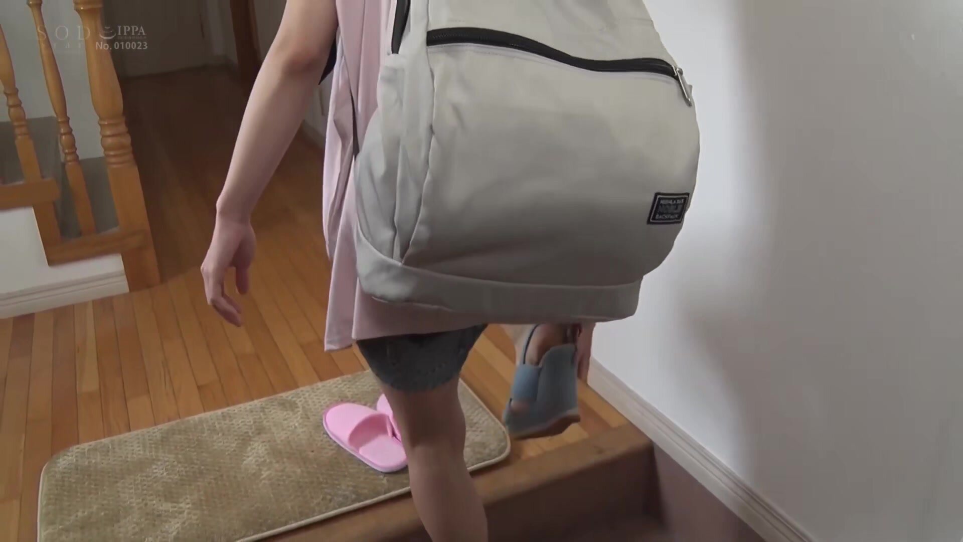 STARS-262 I'm Spending Some Time Together With My Naughty C***dhood Friend Nanase Asahina