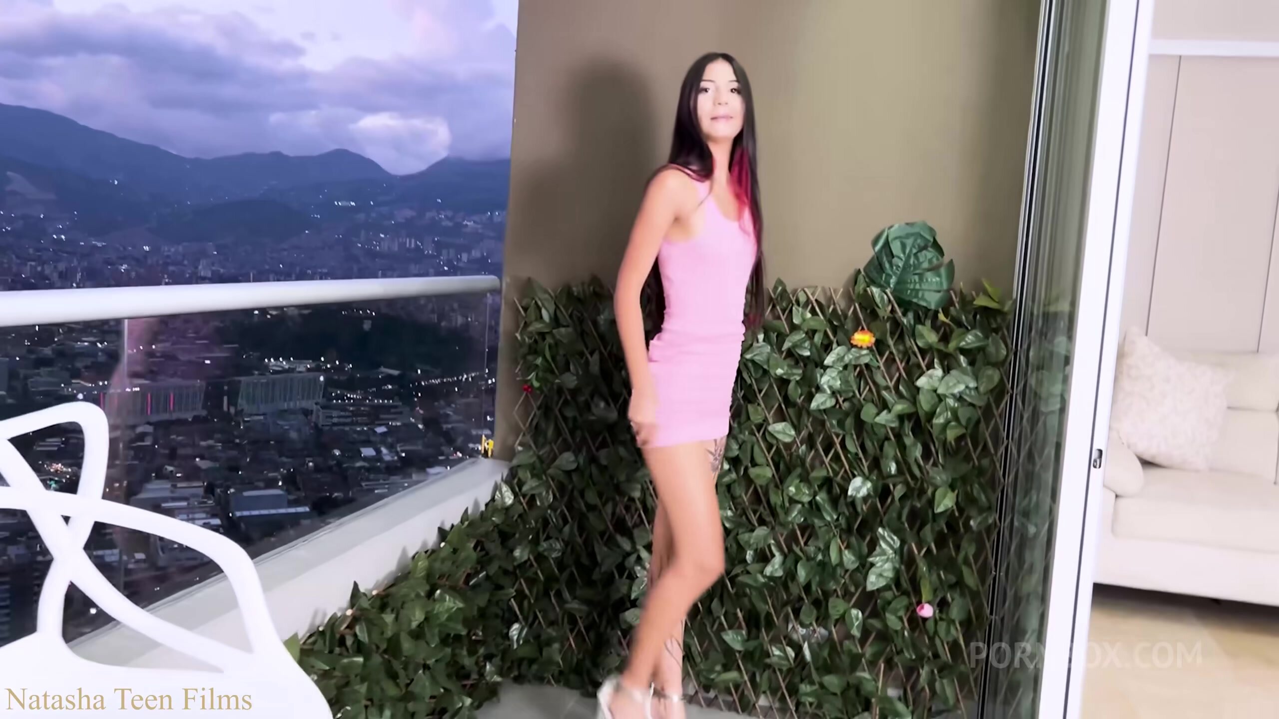 TEEN SLUT Jana Red  BIG GAPE FISTING LESSON. AND BBC