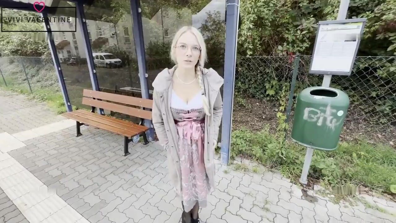 ViviVallentine - Im Dirndl abgeschleppt - Geht's da zum Arschficken