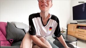 ViviVallentine - Orgasmus zur Halbzeit - Pack meine Balle aus