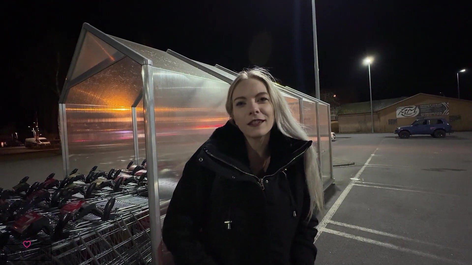 ViviVallentine - Parkplatz - Flirt Erkannt und dreist reingespritzt