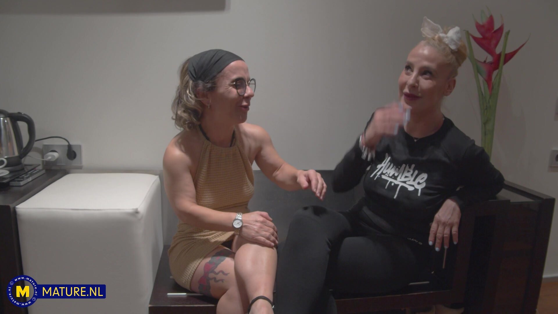 MatureNL - Sara One Cougar Midget Surprise