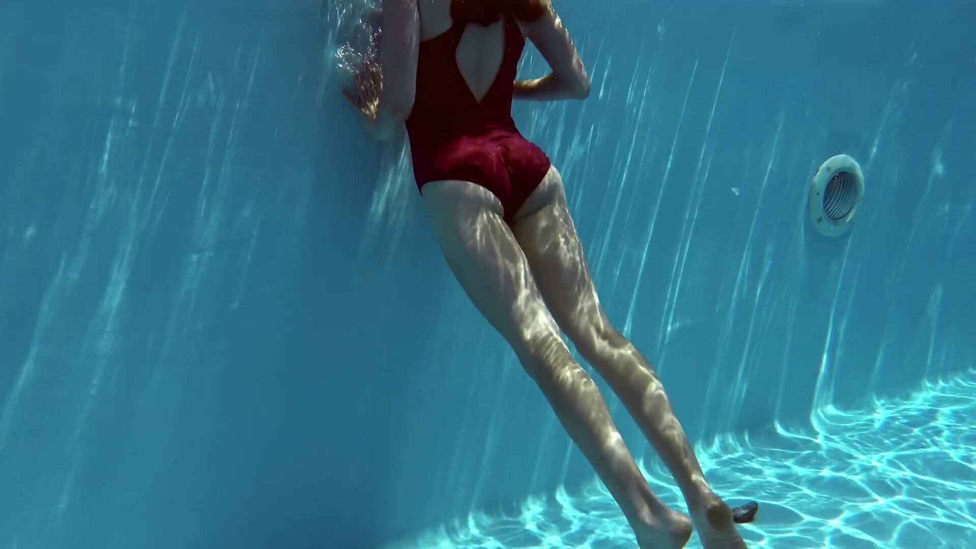 Hot mixed race teen Fernanda Releve swimming naked