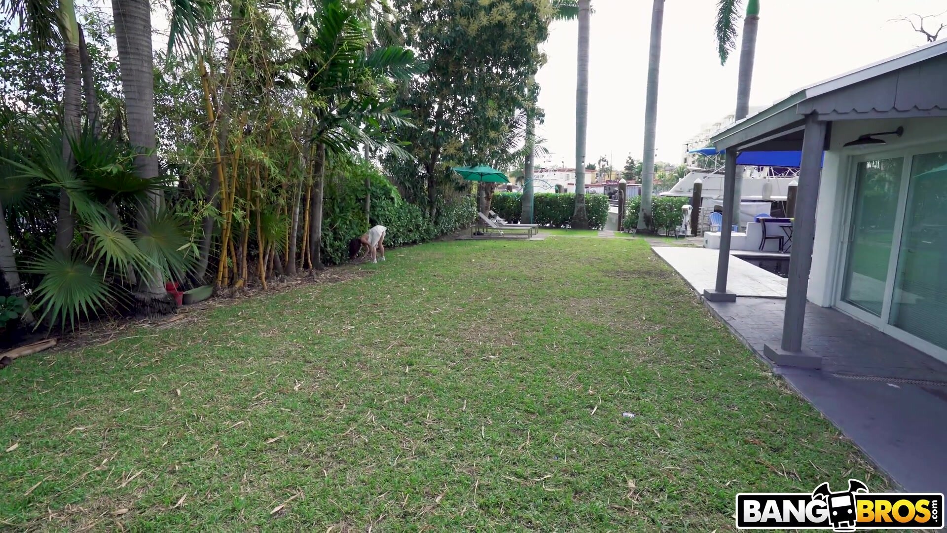 Kira Perez - Kira Finds Good Dick [HD Porn]