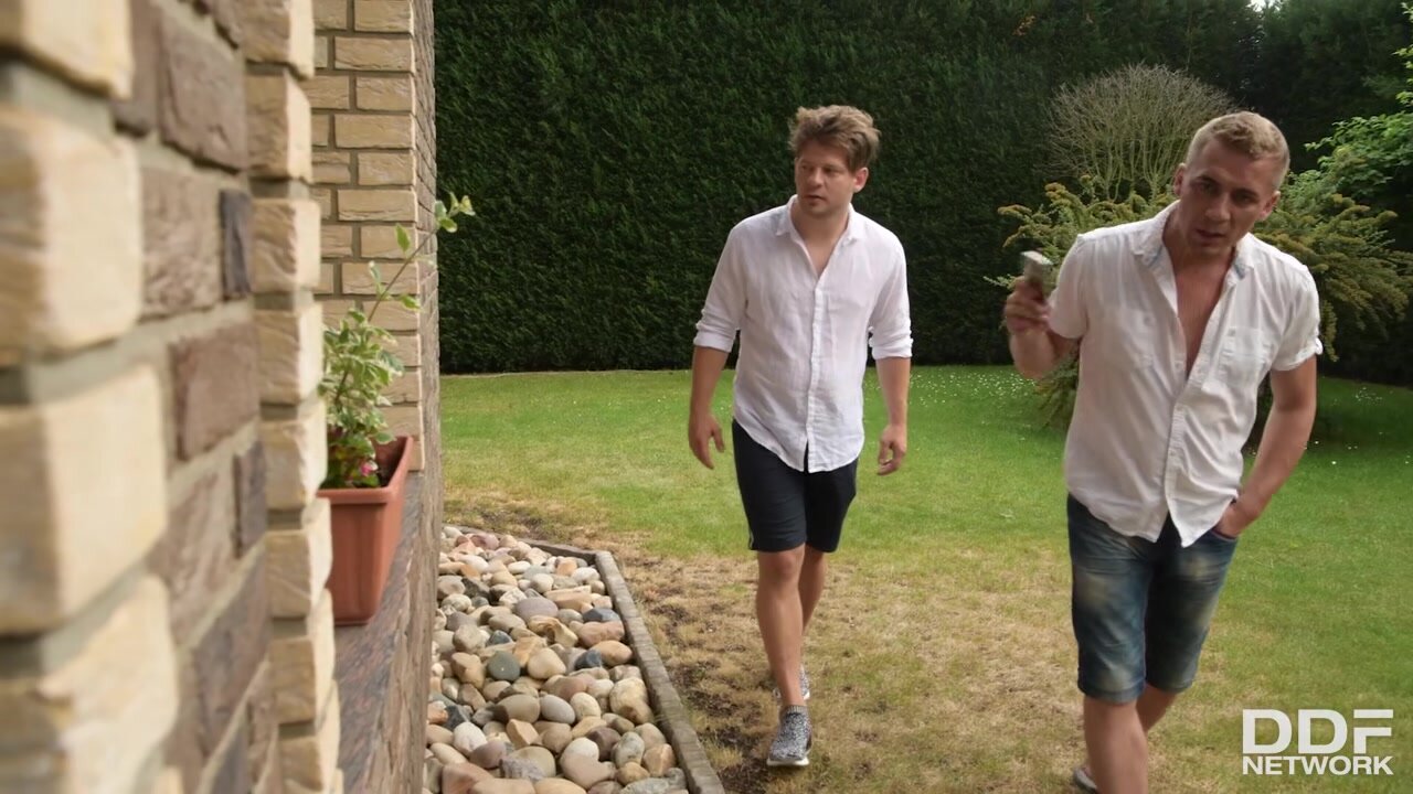 Ddfb - Sofia Lee and Krystal Swift Orgasmic Group Sex