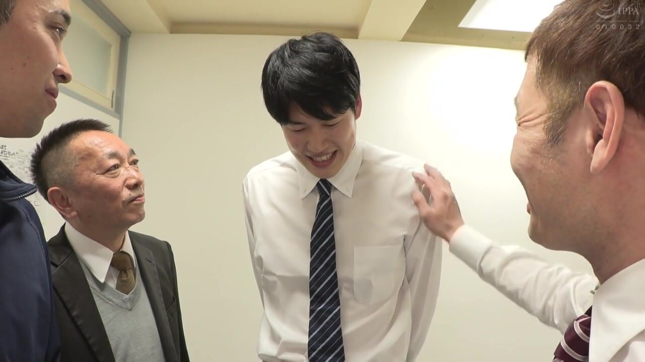 HUNTC-438 A moms' cafe hosted by parents of a certain private girls' school is a thank-you party where they treat the teachers who helped them after the graduation ceremony with some naughty hospitality!