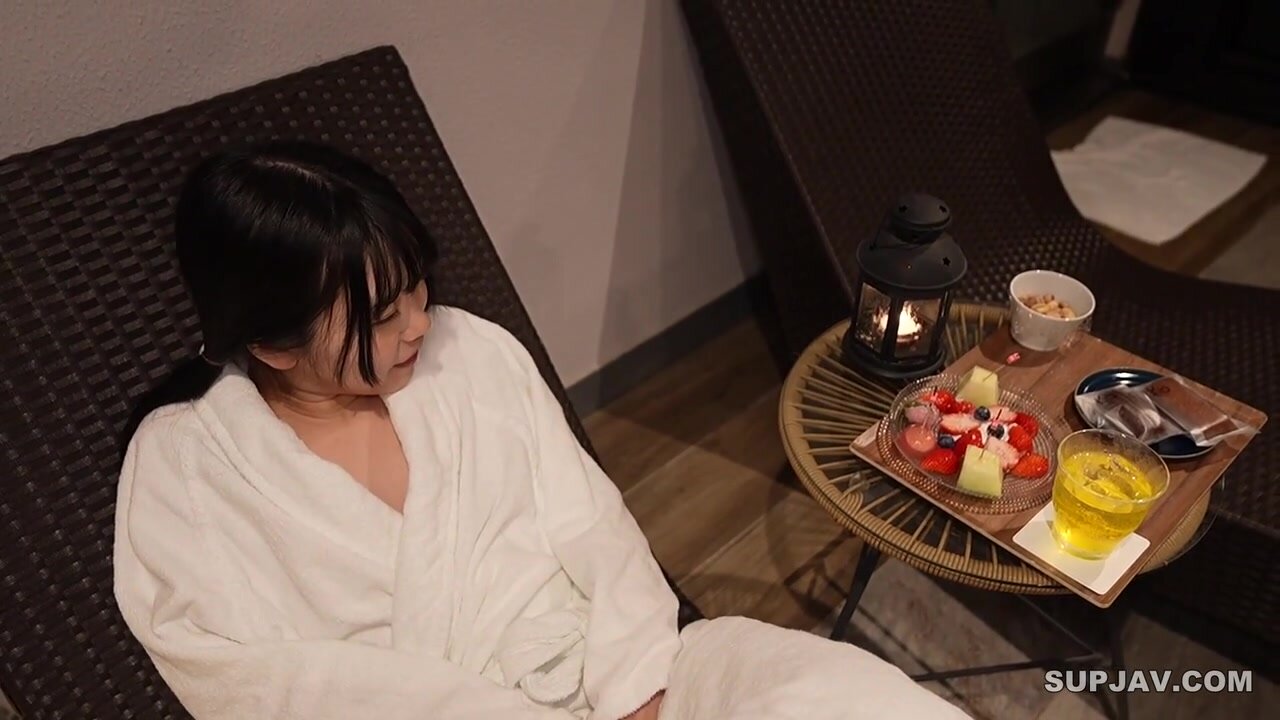 [Currently 〇] Big Ass/Imo〇to Type Gravure Idol Chapter 2. Behind The Glamorous Public Face Is A Lewd Woman Who Squirts A Lot./Ryo. After This, She Was Fired From The Agency. . .